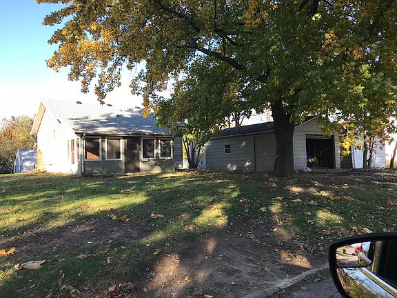 Enclosed screened patio