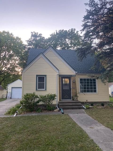 Front house / garage