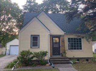 908 9th St S, Saint James, MN 56081