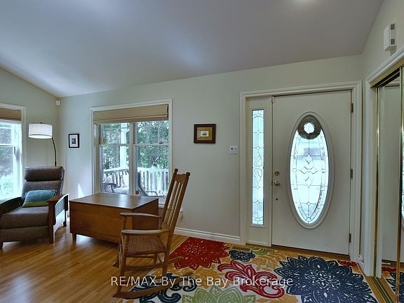 5th image of 1327 River Rd E
