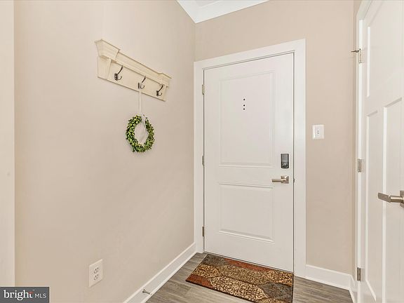 5th image of 5723 Meadowood St #301