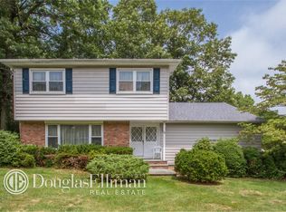 28 Pound Ridge Rd, Plainview, NY 11803