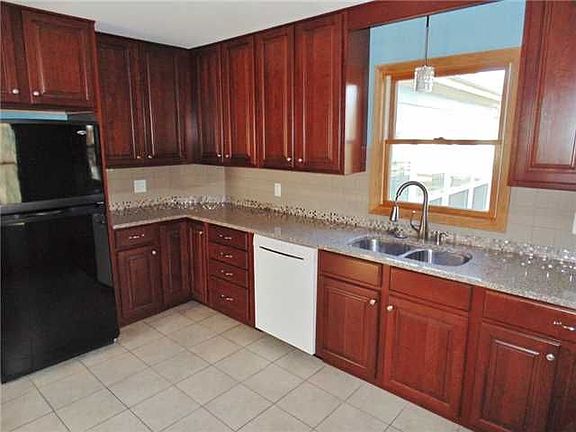 2nd image of 313 W 6th St