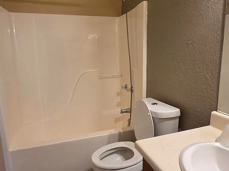 121 Amelia Ct — Photo 10
