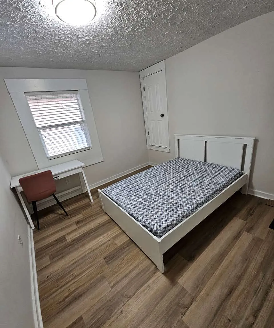 1 bed, 1.5 bath, 2716 sqft, $780 — Photo 1