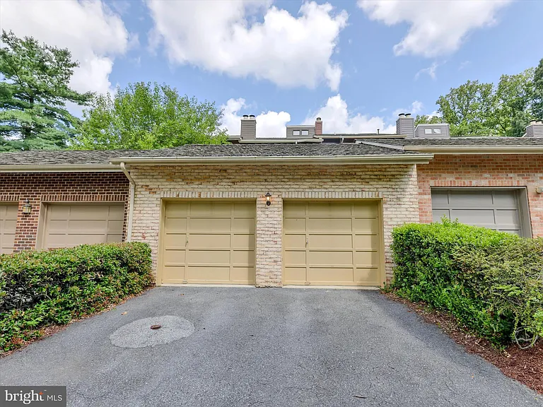 31 Valerian Ct — Photo 2