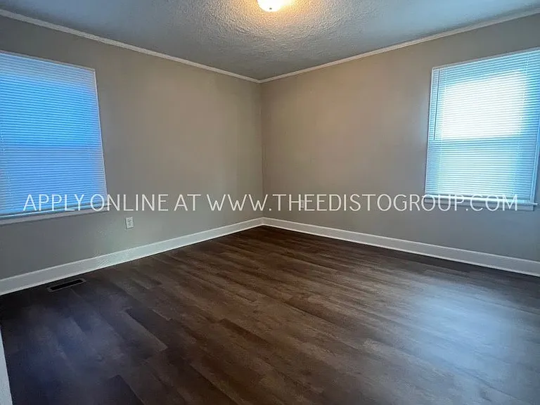 1161 Chestnut St — Photo 11