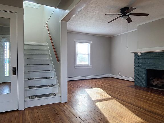 Foyer/Living Room