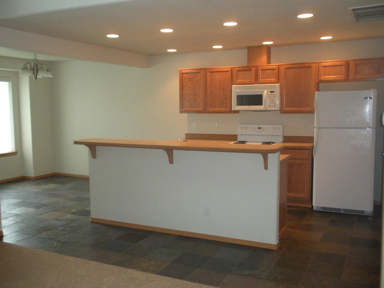 3 bed, 2.5 bath, 1600 sqft, $1,850 — Photo 4
