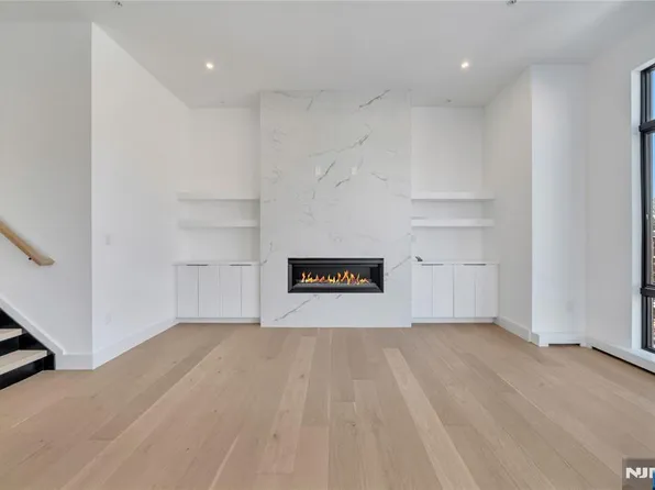 1218 16th St, Fort Lee, NJ 07024