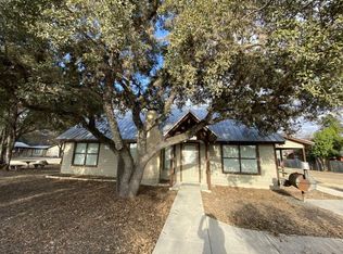 119 Pineview Rd, Concan, TX 78838