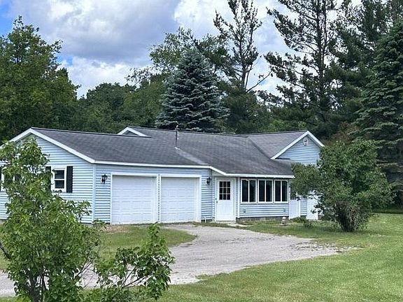 3rd image of 15850 Macdonald Rd