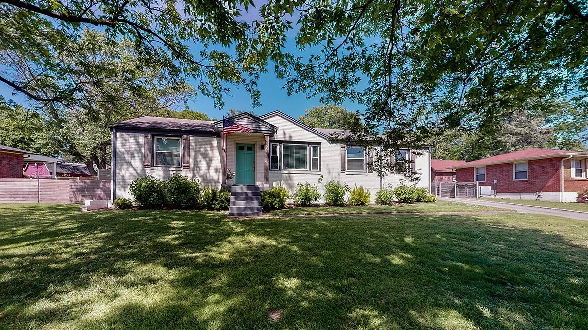 Building Photo - 3330 Mimosa Dr