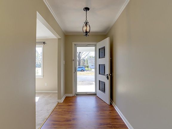 5th image of 2512 Hood Dr