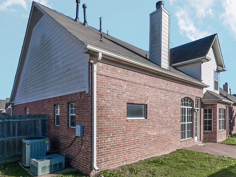 1625 Blackalder Cv — Photo 15
