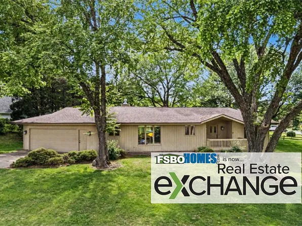 3290 Rambling Rd, Bettendorf, IA 52722