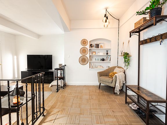 5th image of 333 W 57th St APT 208