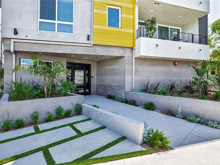 10718 Acama St #401 — Photo 2