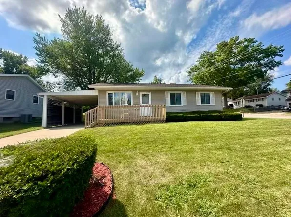 2483 Gordon Dr, Dubuque, IA 52001