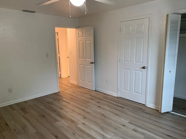 2307 SW 32nd Pl — Photo 10