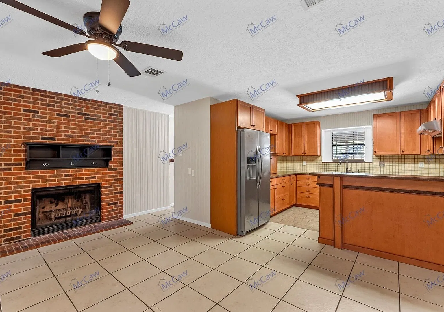 Stunning Ovilla Home - 4/2.5/2 on 1.1 Acres & Pool! — Photo 4