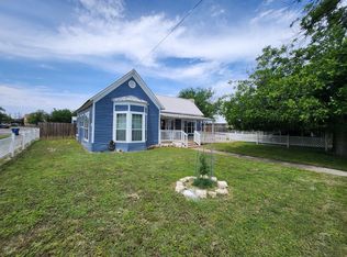 814 Hackberry St, Junction, TX 76849