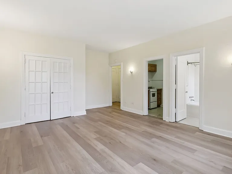Bayard Manor Apartments — Photo 17