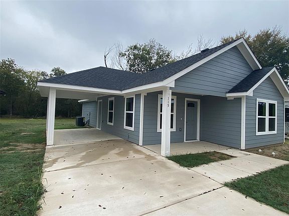 Ranch-style home with a patio, a shingled roof, an attached carport, and concrete driveway