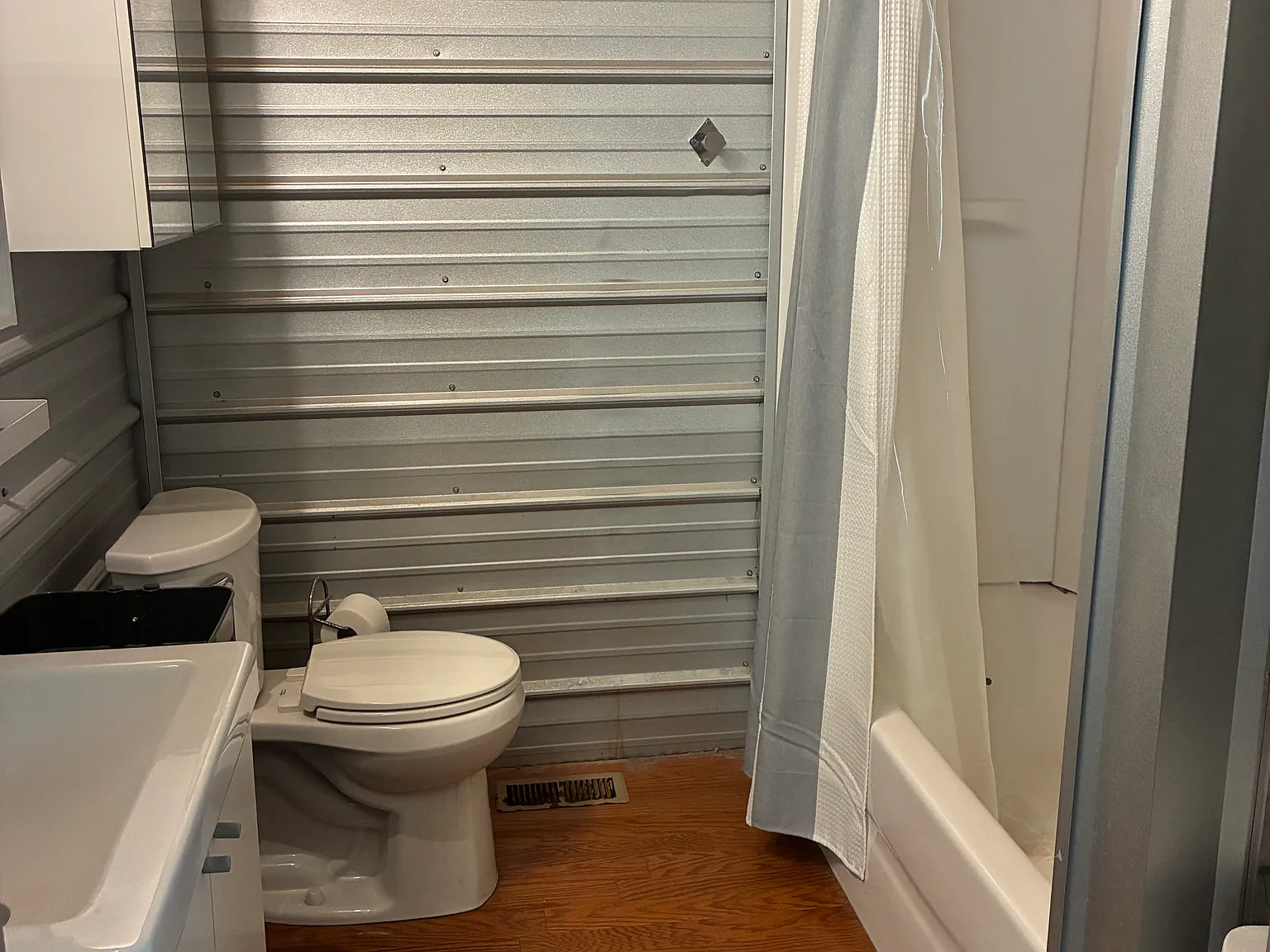 Studio, $800 — Photo 3