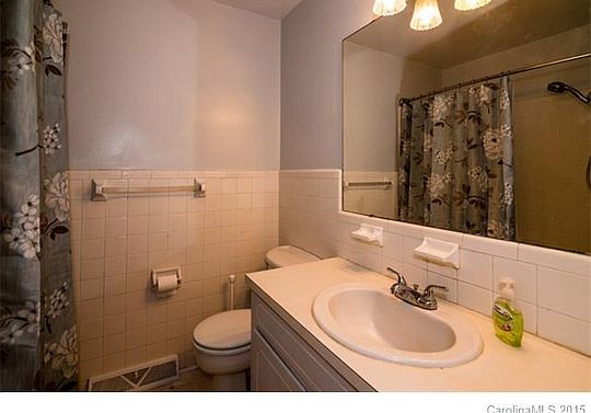 4th image of 440 Holly Cir