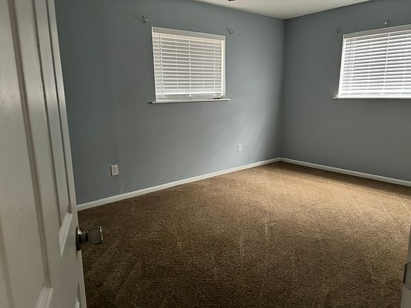 4th image of 2706 Persimmon Dr