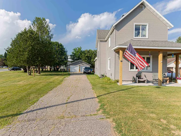 650 Schabow St, Gresham, WI 54128