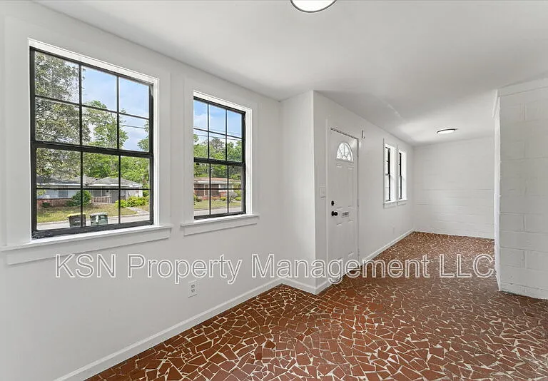 1921 Fitzgerald St — Photo 4