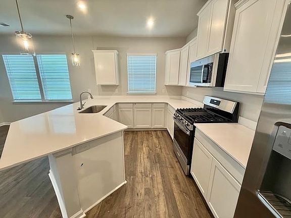 3rd image of 1633 Savannah Mills Dr
