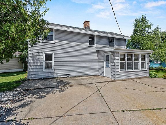 4th image of 5904 Lake Edge Rd