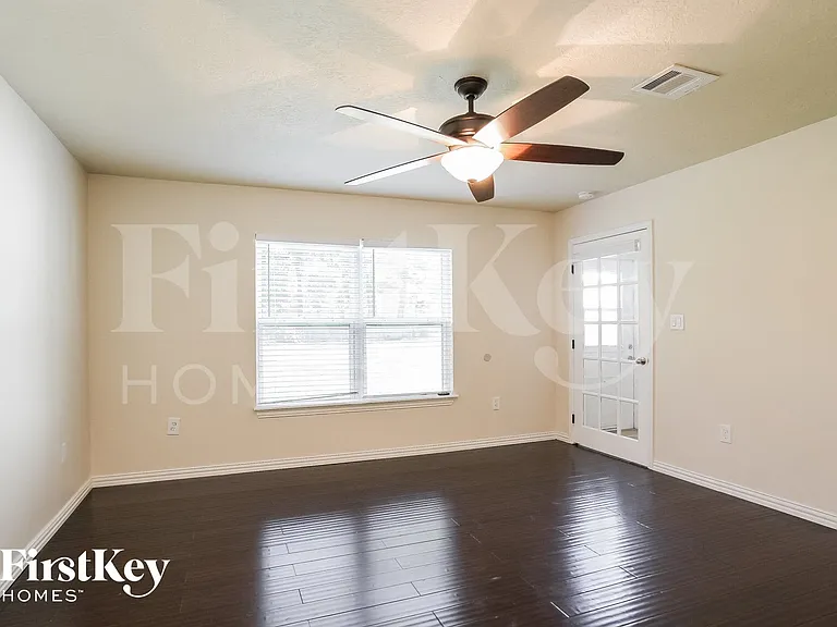 1011 Fairbanks Dr — Photo 7