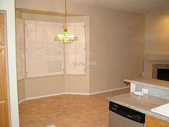 5th image of 30 Castle Creek Ct
