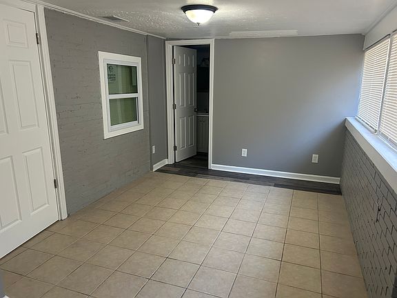5th image of 3238 Willow Lane Dr