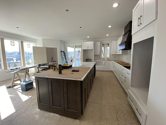 5th image of 325 Resor Ave