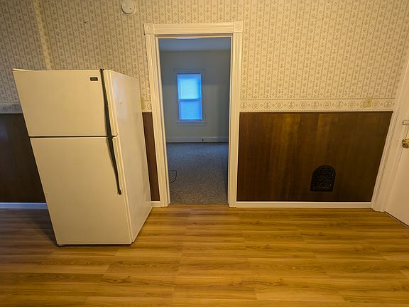 4th image of 424A S Northampton St