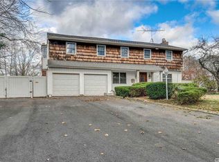 11 Honey Ln, East Northport, NY 11731