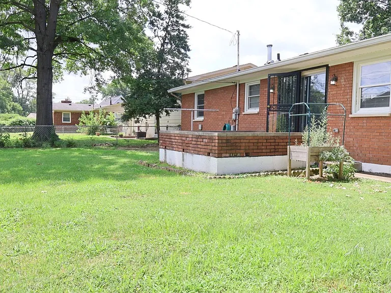 712 Plaza Dr — Photo 23