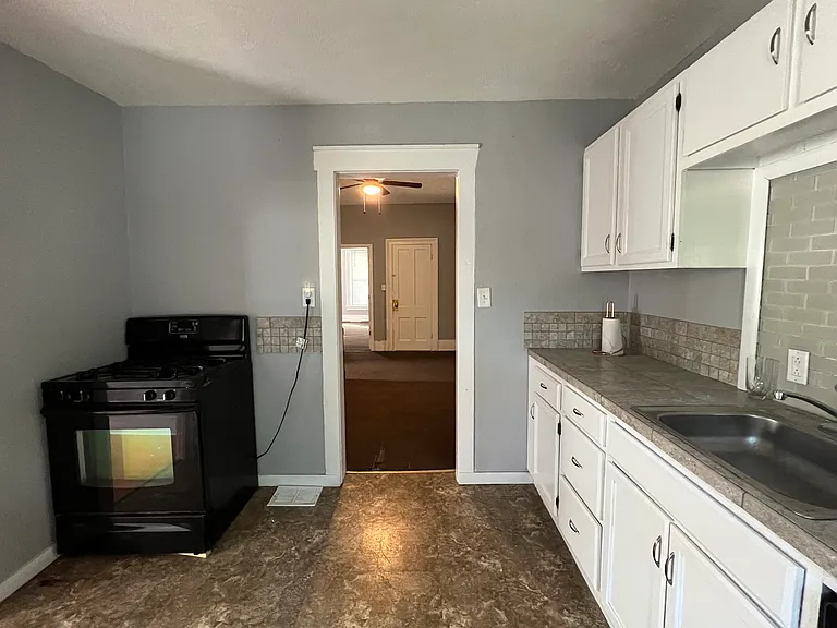 145 E 21st St #1 — Photo 10