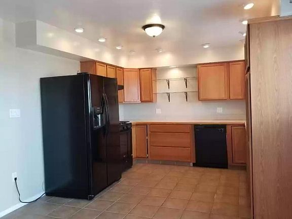 3rd image of 1410 S Grandview Dr