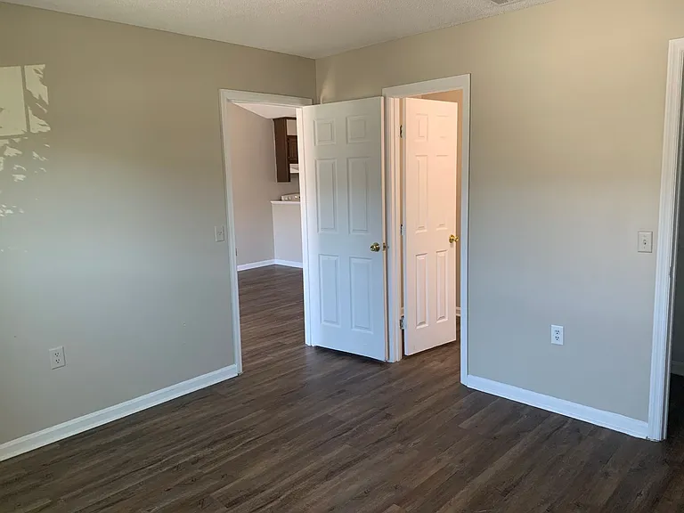 230 Lanier Dr — Photo 6