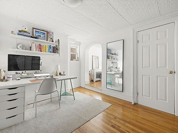5th image of 102 Vanderbilt Ave #1