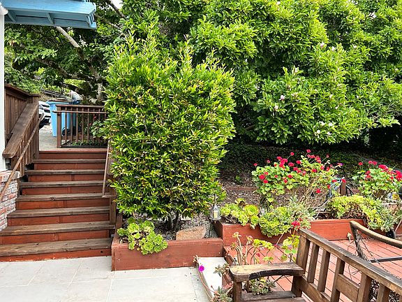 4th image of 27 Avenida Dr