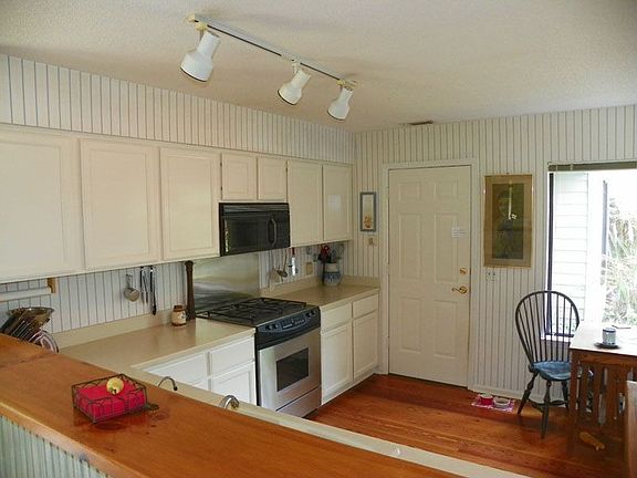 Kitchen (left)