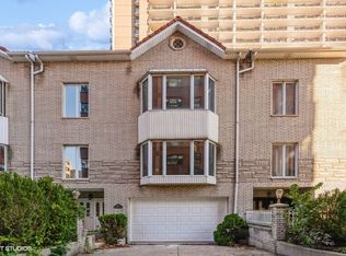 5831 N Sheridan Rd #A, Chicago, IL 60660