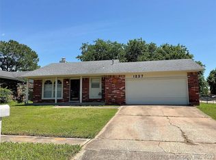 1237 W Memphis St, Broken Arrow, OK 74012